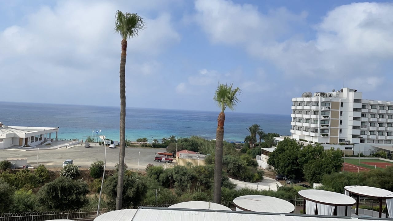 Ausblick Napa Mermaid Hotel & Suites