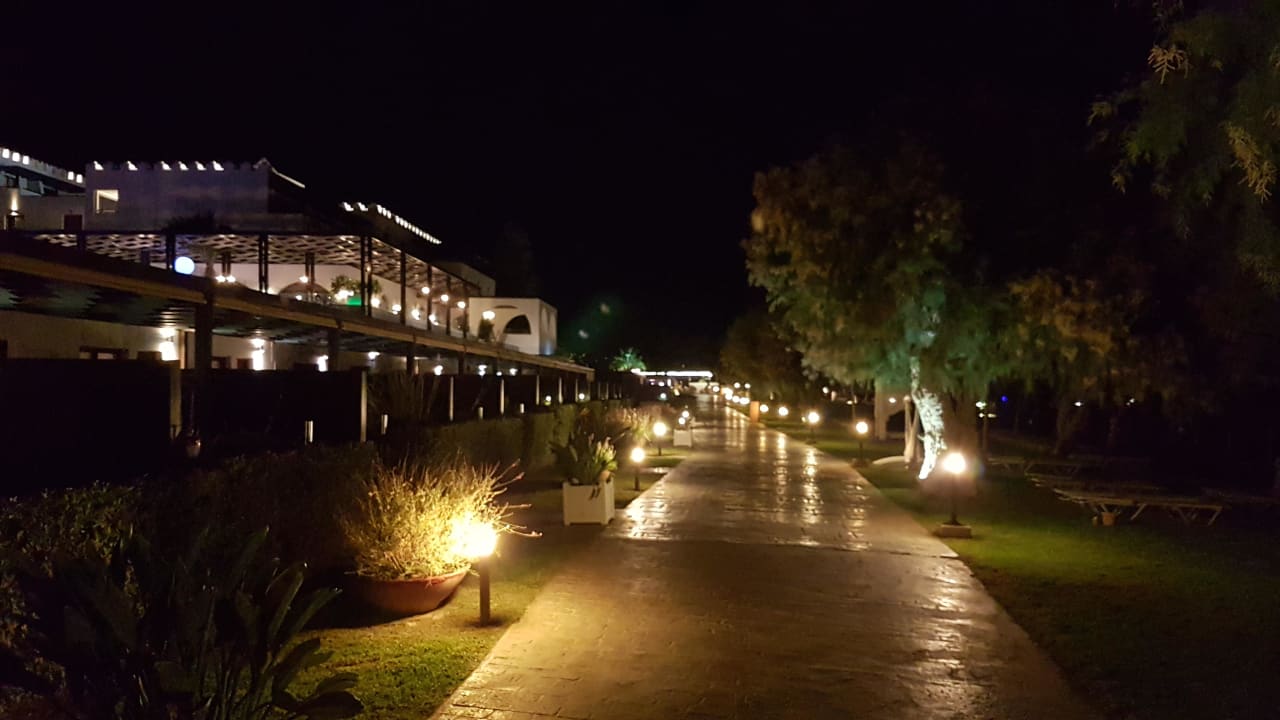 Weg zur Beachbar  TUI BLUE Oceanis Beach and Spa Resort