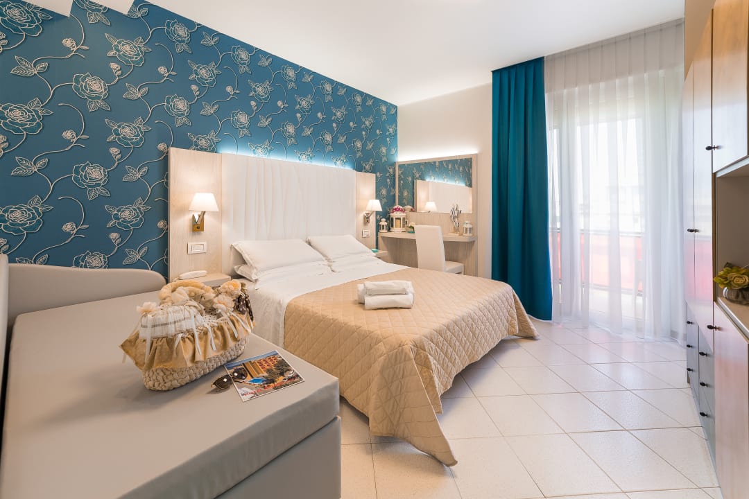 Zimmer Hotel Ariane - BEACHFRONT, Breakfast XXL & Sea View