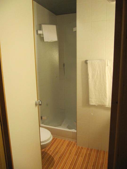 Bad (Standard Doppelzimmer) DC Hotel international