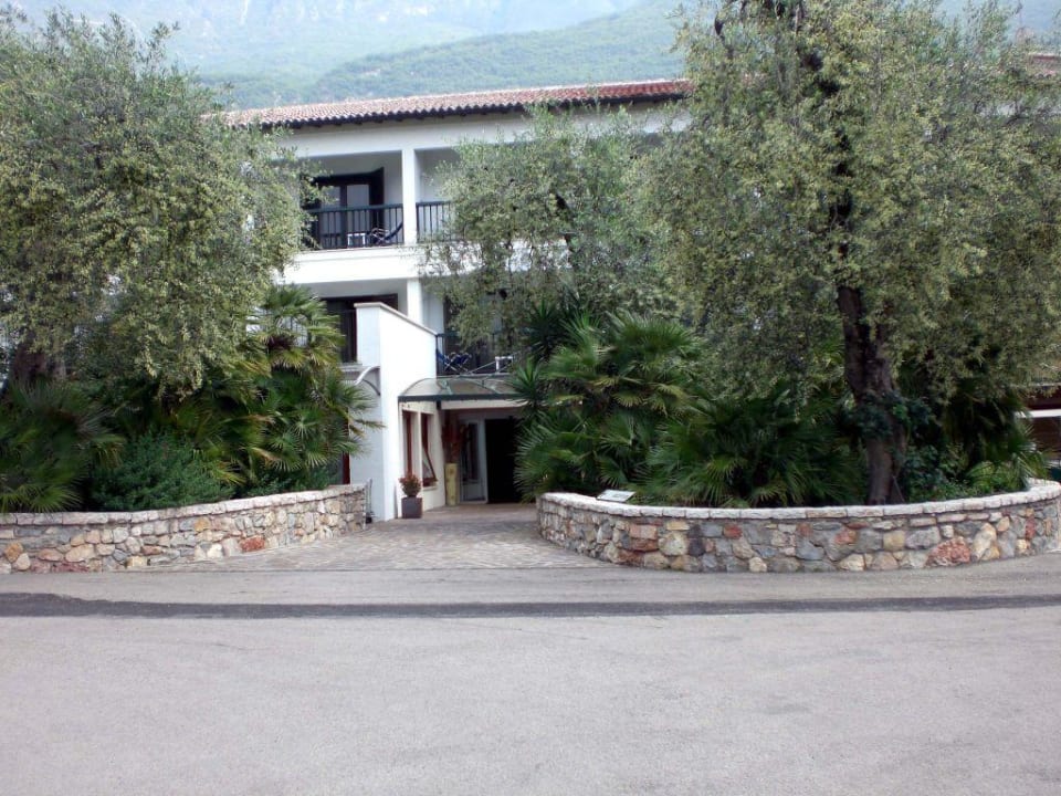 Hofauffahrt Olivi Club Tennishotel