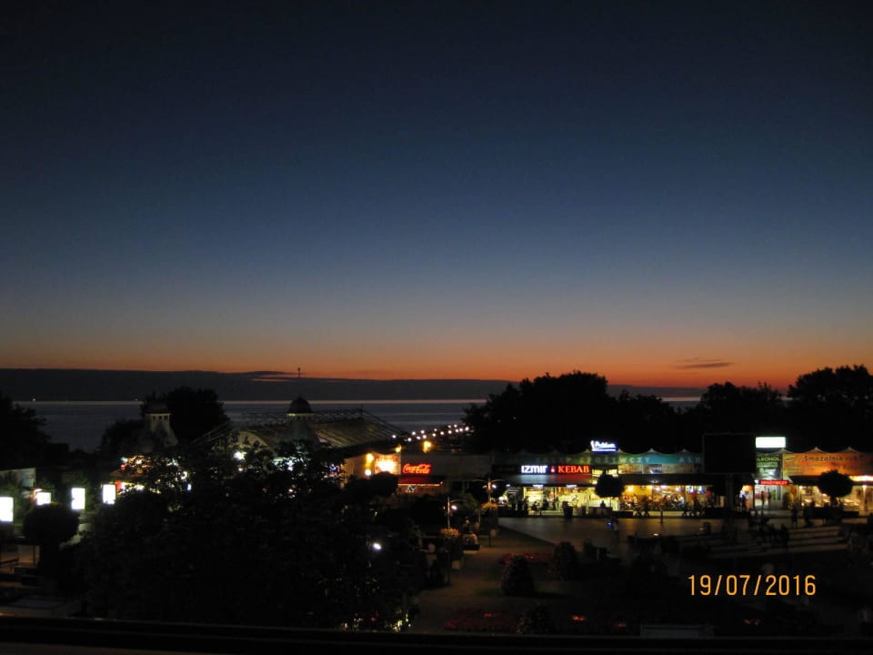 Promenade bei Nacht Hotel Aurora Family & SPA