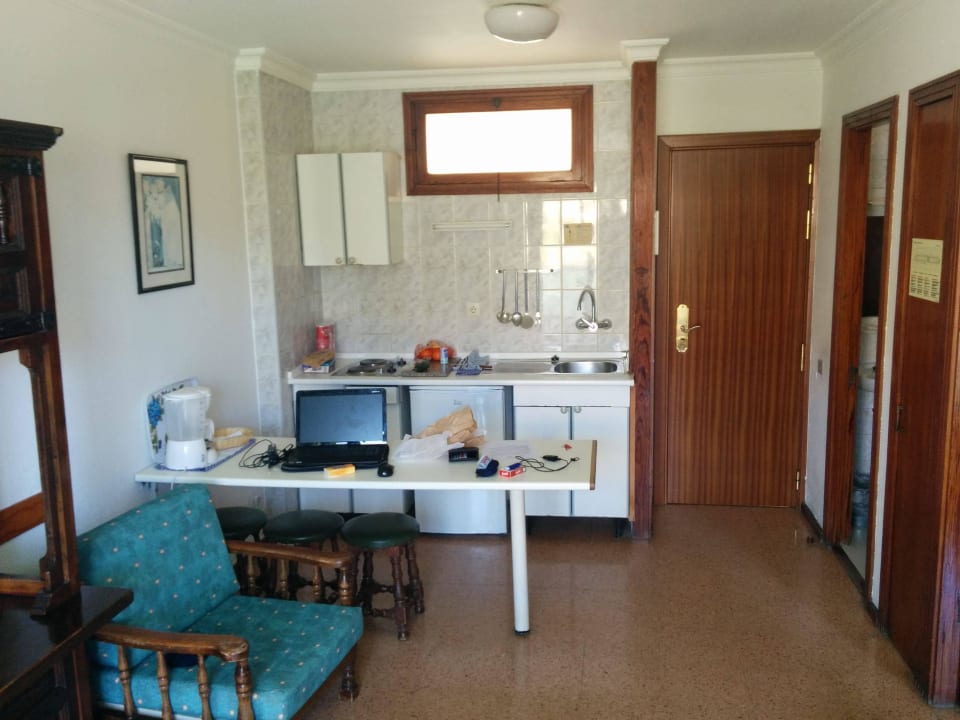 Küche und Wonbereich im "Standard-Apartement" Apartamentos Los Aguacates