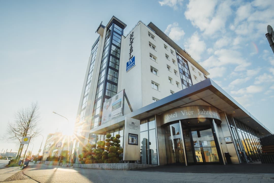 Außenansicht Hotel Vier Jahreszeiten Lübeck