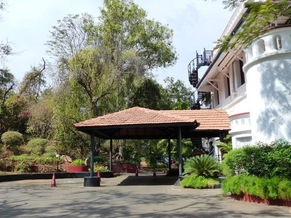 Haupteingang zur Rezeption The Gateway Hotel Pasumalai