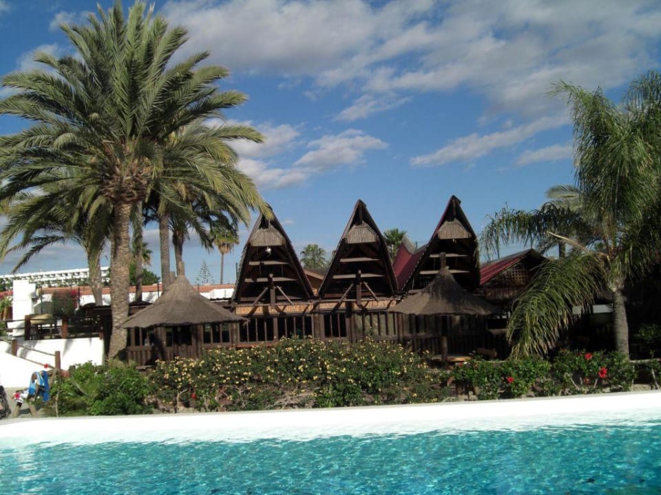 Pool und Poolbar HL Miraflor Suites Hotel