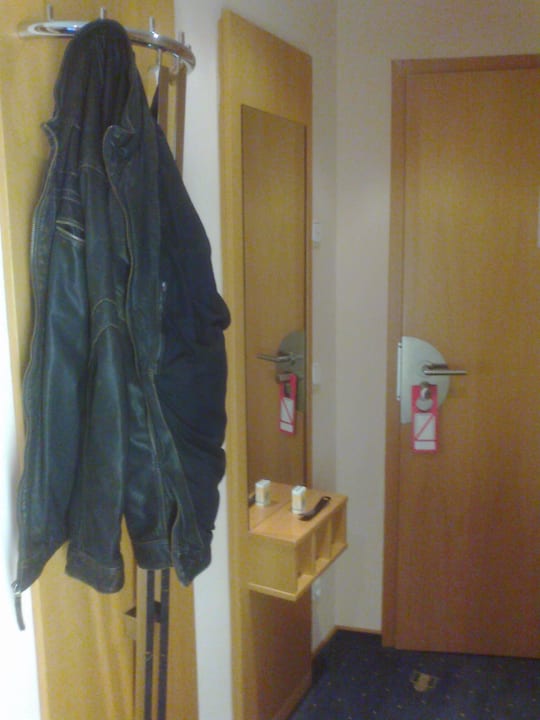 Garderobe / Ausgang Hotel Theresientor
