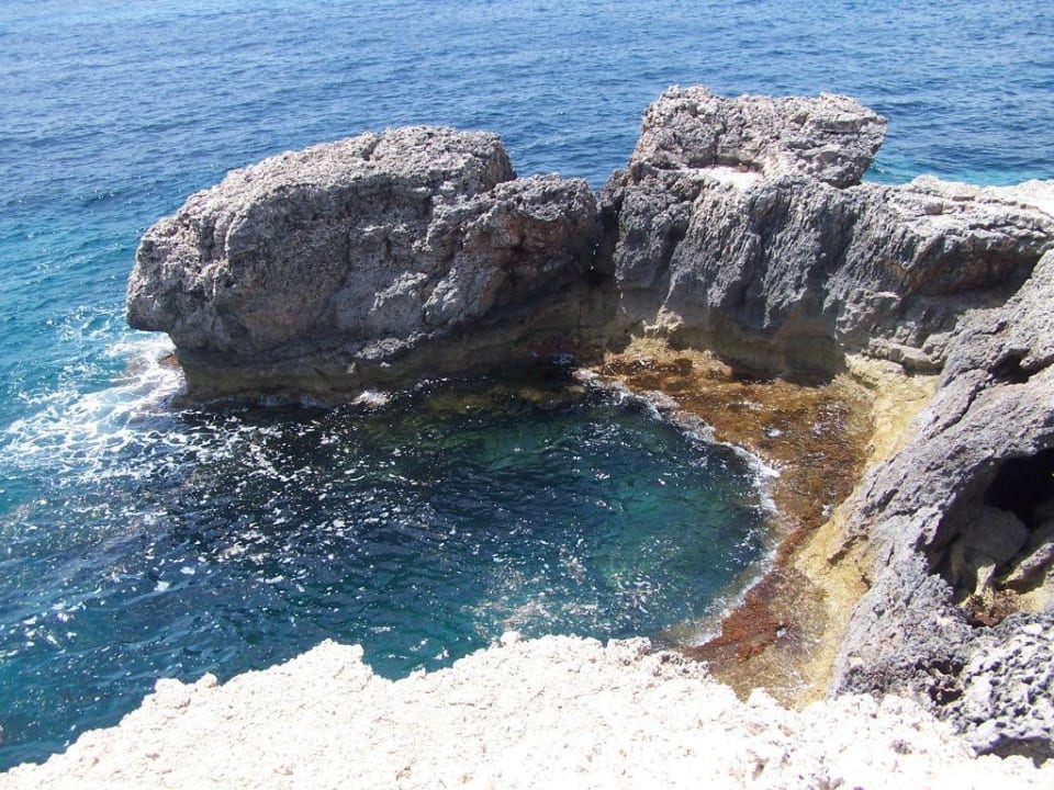 weiterer Ausblick vom Felsen im Park des Hotels Iberostar Waves Club Cala Barca