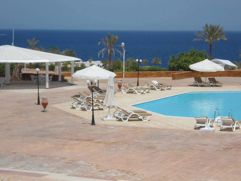 Pool Le Mirage New Tower