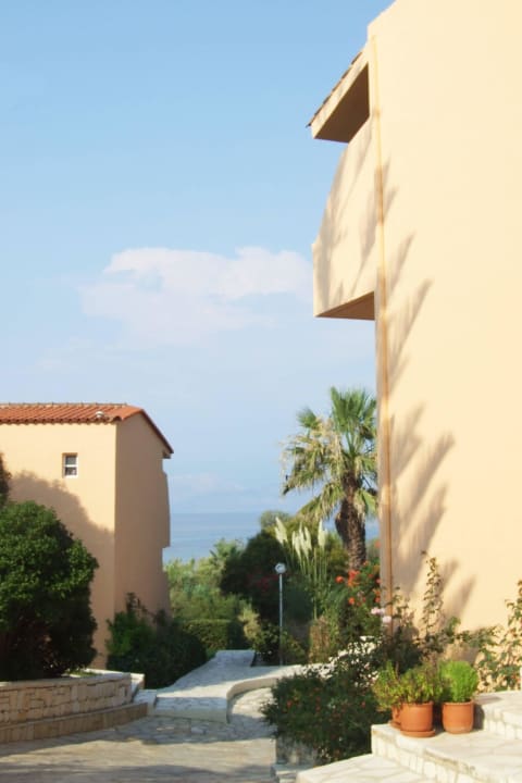 Zum Restaurant Ibiscus Hotel Corfu