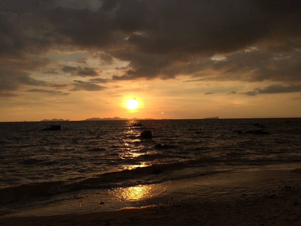 Sundown over Koh Pi Pi Oonlee Bungalow Resort