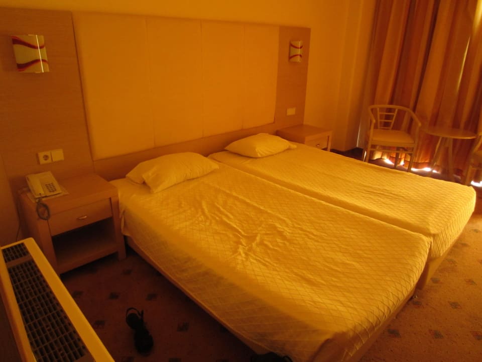 Doppelbett mit Teppich Kresten Palace Hotel