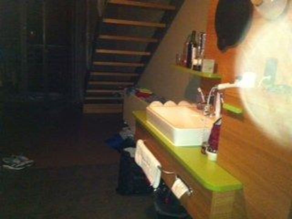 Waschtisch im Eingangsbereich; Blick von der Zimme Hotel mein inselglück