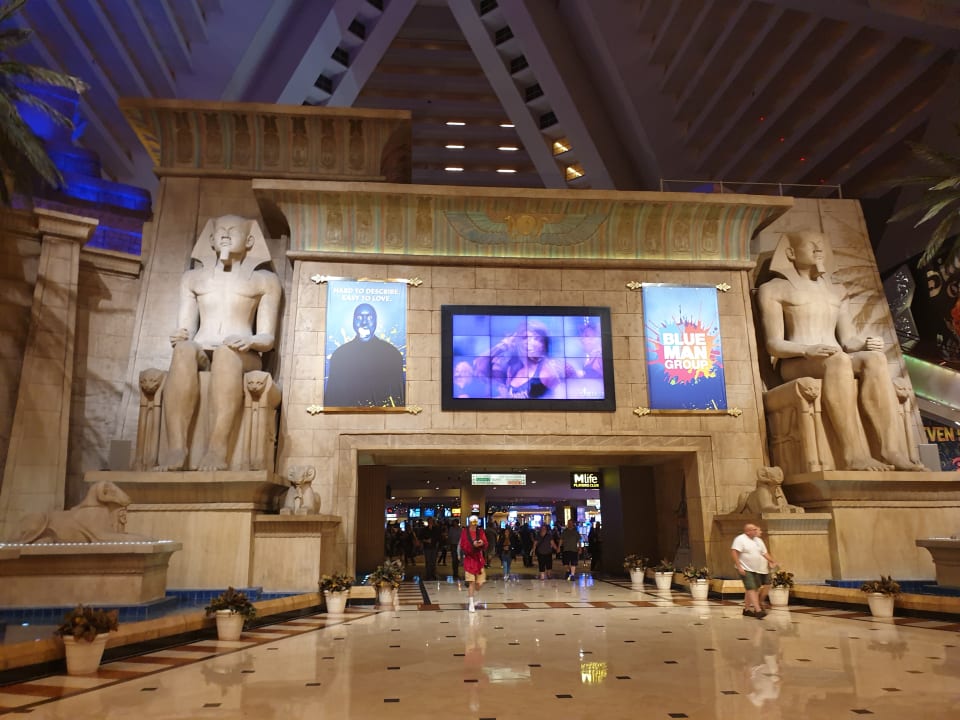 "Lobby" Hotel Luxor (Las Vegas) • HolidayCheck (Nevada USA)