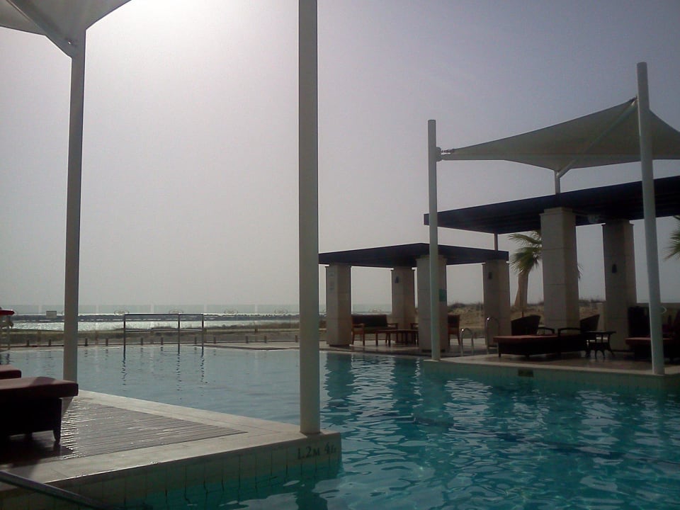 Pool Crowne Plaza Hotel Yas Island