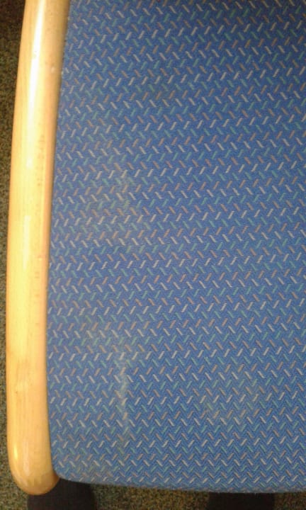 Flecken auf dem Stuhl nivhtvzu zuordnen was es ist IntercityHotel Magdeburg