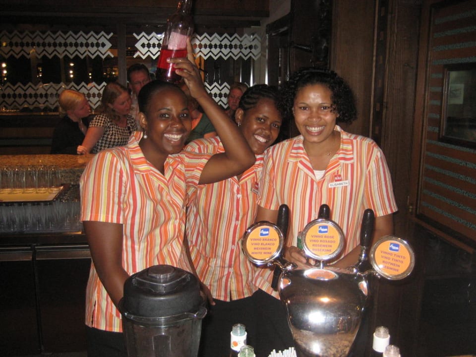 Lustige Bedienung Hotel Riu Karamboa