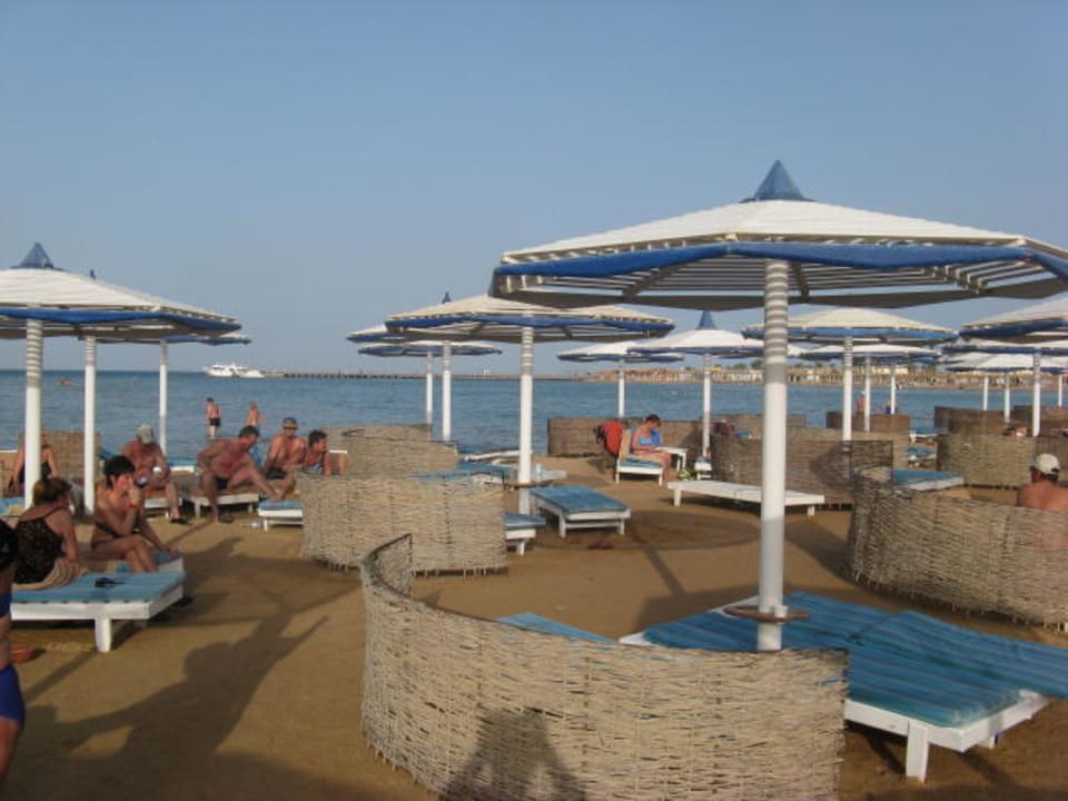 Strandliegen mit Windschutz Pickalbatros Dana Beach Resort - Hurghada