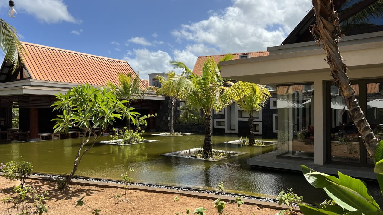 Außenansicht Crystals Beach Resort Belle Mare, a member of Radisson Individuals
