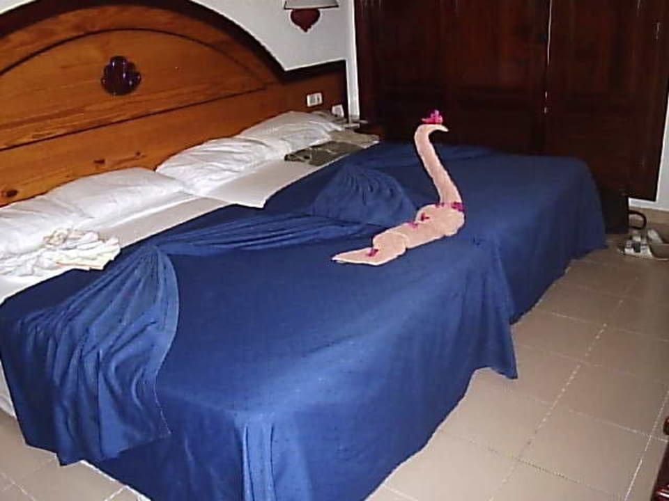 Bett mit Handtuchtier Playabachata Hotel