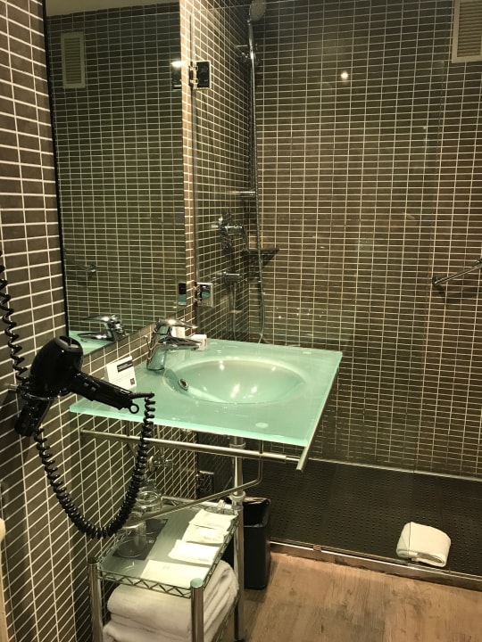 Zimmer AC Hotel General Alava by Marriott