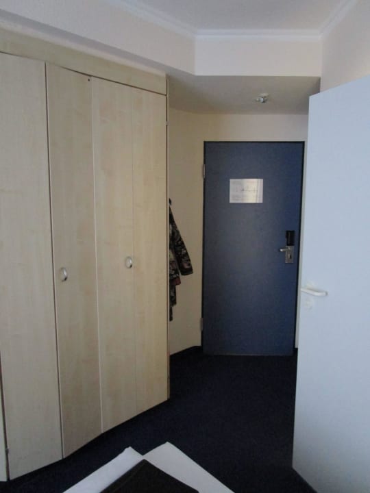 Schrank Flemings Hotel Frankfurt-Central