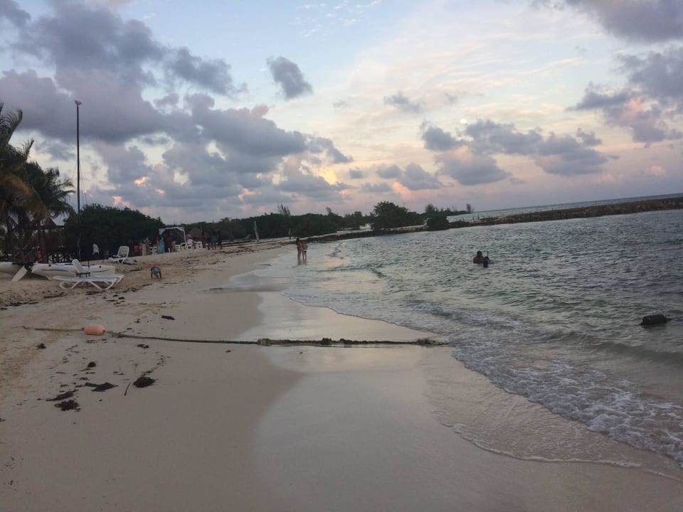 Strandbereich daneben H10 Ocean Maya Royale - Adults only