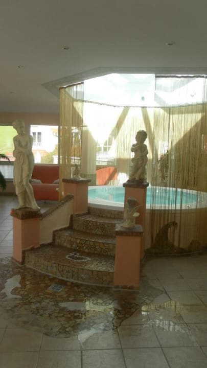 Whirlpool drinnen Bergergut - Das Genießerhotel für Paare