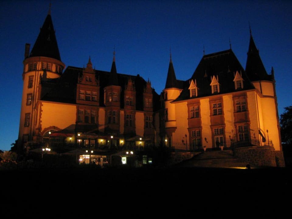 Schlosshotel Klink bei Nacht Seehotel Schloss Klink