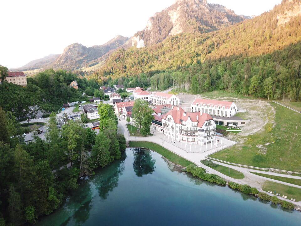 Außenansicht AMERON Neuschwanstein Alpsee Resort & Spa