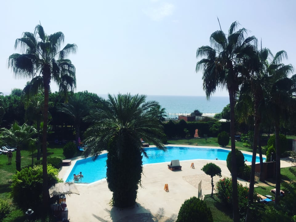 Pool Club Turtas Beach Hotel