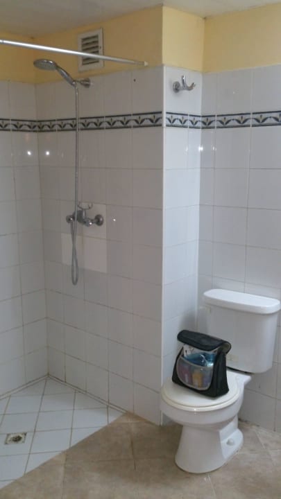 Bad mit Kakerlaken Hotel Tulipan