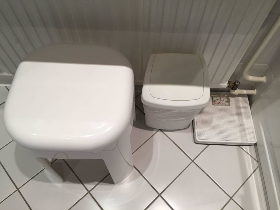 Bad, nicht gerade fünf Sterne plus  Badhotel Sternhagen