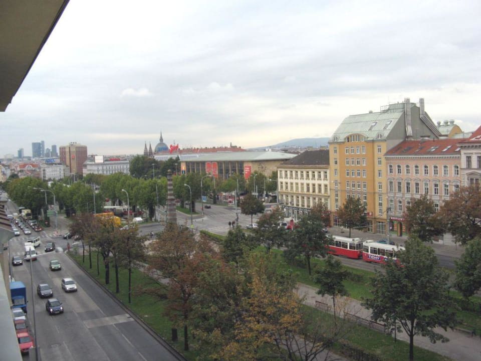 Blick aus dem Zimmer nach links Flemings Hotel Wien-Stadthalle
