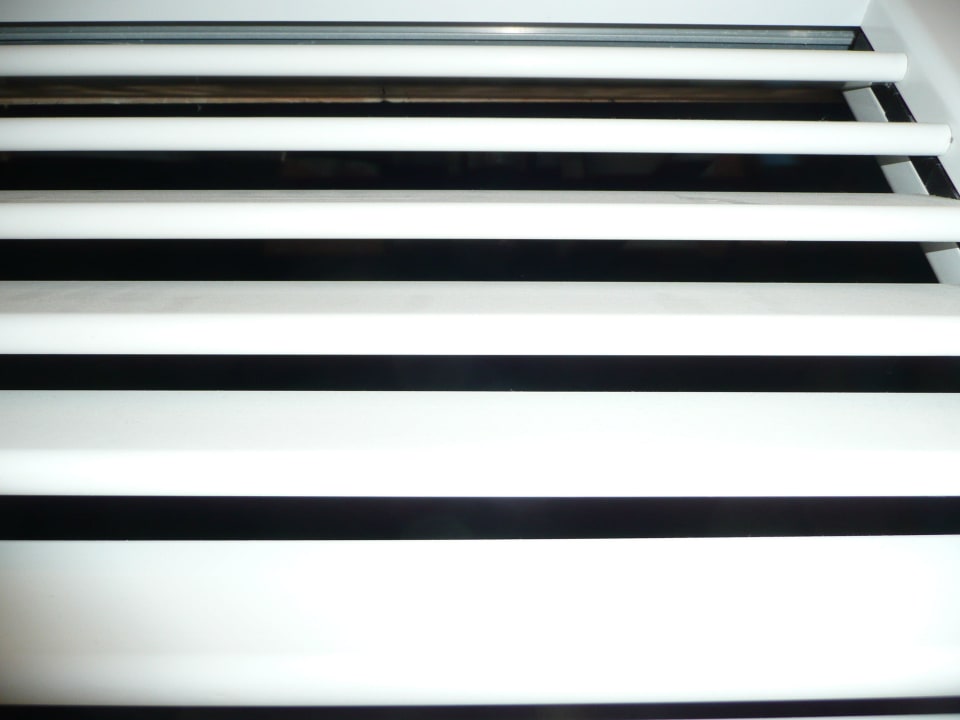 Schacht ist mit Bad im Nachbarzimmer verbunden AQUA Hotel Bertran Park