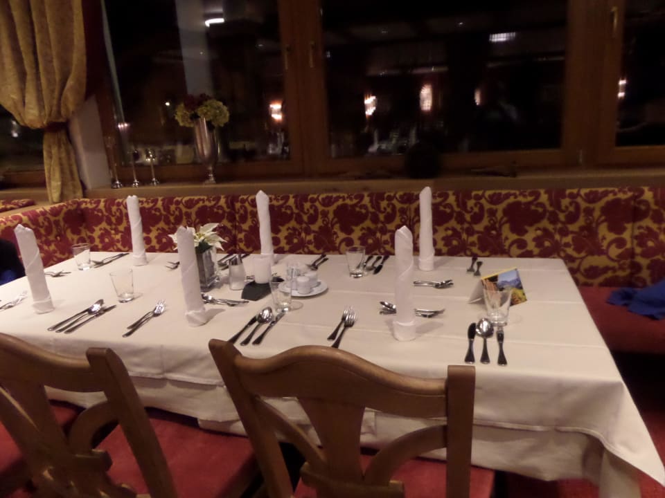Einladend gedeckter Tisch Hotel Alphof Alpbach