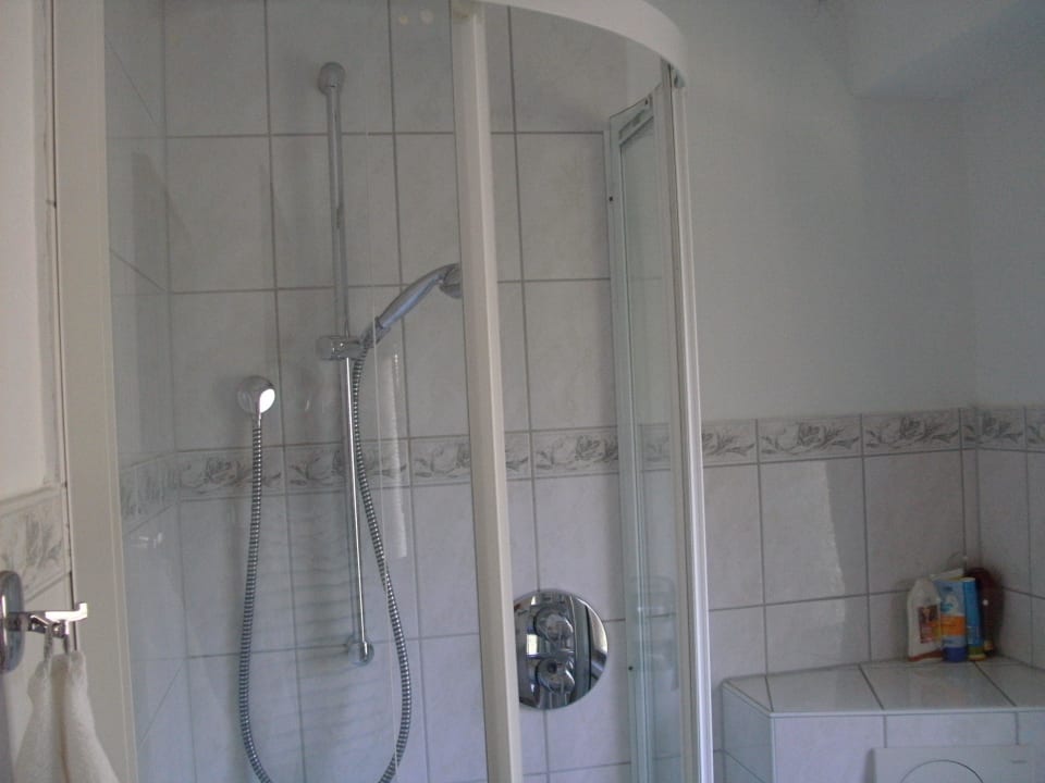 Die Duschwand wackelt wie ein Entenschwanz Landhotel Gödeke