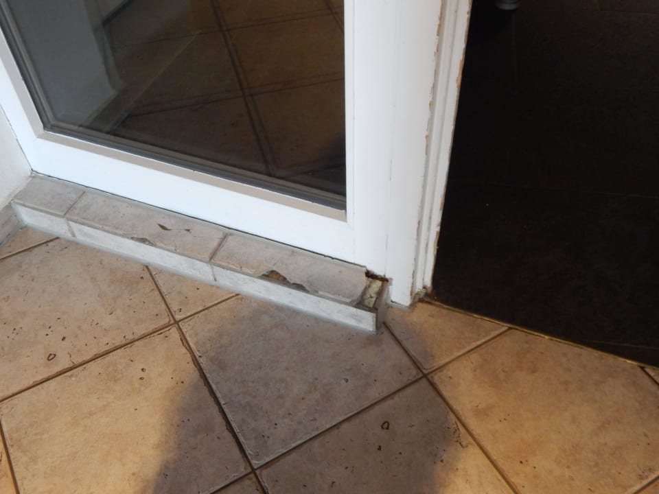 Durchgang vom Restaurant in die Waldpassage ULRICHSHOF Nature · Family · Design