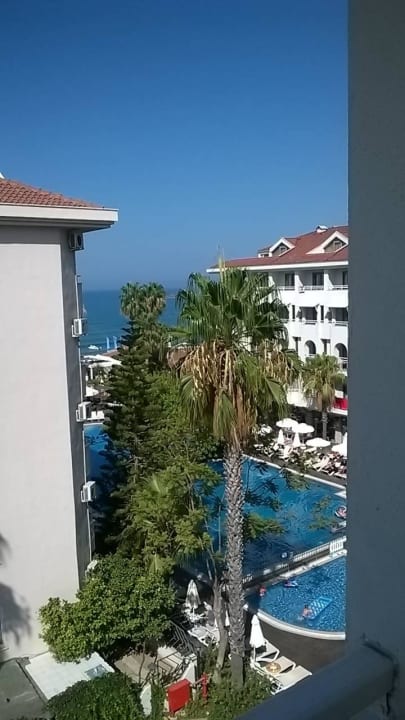 Blick auf Pool und Meer Side Star Beach