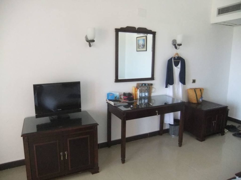 Fernseher, drunter Kühlschrank Three Corners Happy Life Beach Resort