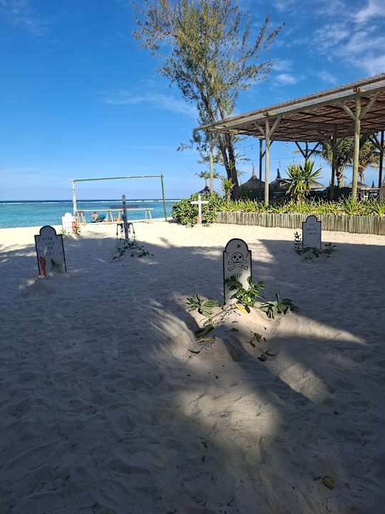 Strand Crystals Beach Resort Belle Mare, a member of Radisson Individuals