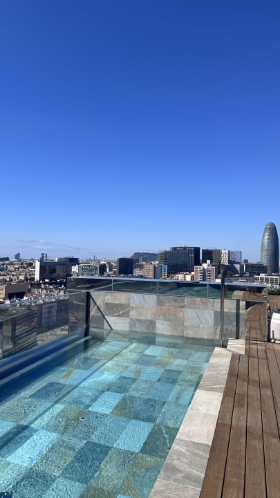 Pool Labtwentytwo Barcelona, a Tribute Portfolio Hotel