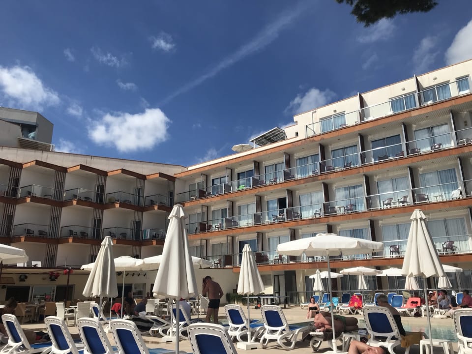 Außenansicht Hotel Clumba