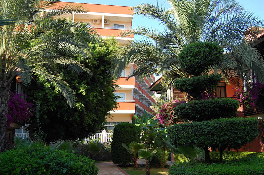 Weg vom Strand zum Haupthaus Club Dizalya