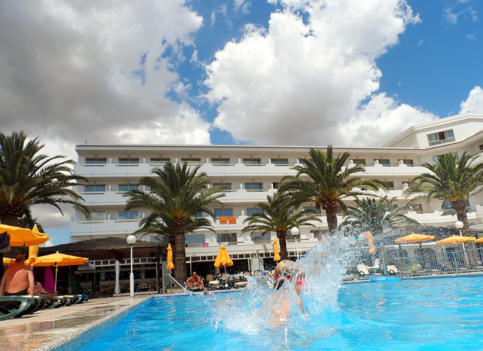 Pool und Hotel Millor Sol