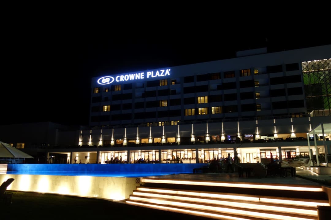 Außenansicht Hotel Crowne Plaza Muscat