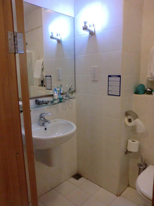 Bad - Waschbecken / Toilette Bayview Hotel by ST Hotels