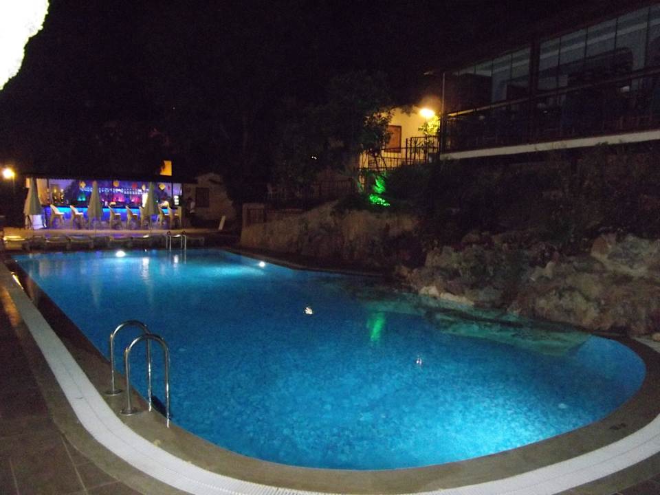 Pool am Abend La Finca Marina