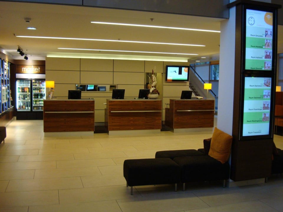 Rezeption Hotel Courtyard by Marriott Linz