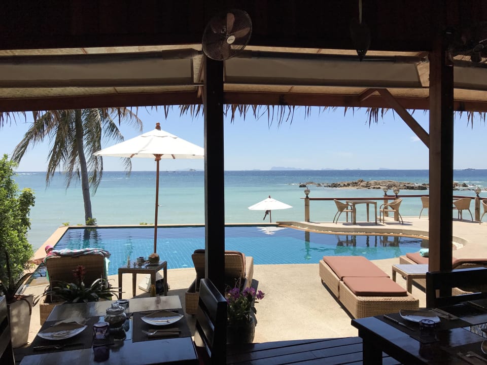 Pool / Restaurant Hotel Beyond The Blue Horizon